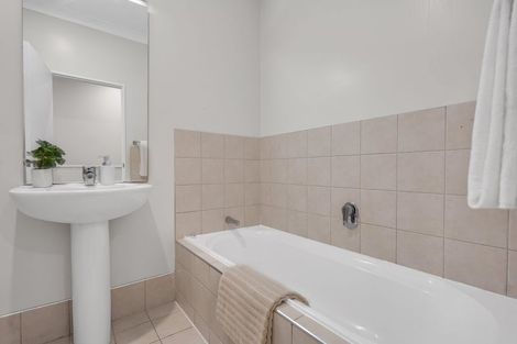 Photo of property in 7/44 Carlos Drive, Flat Bush, Auckland, 2016