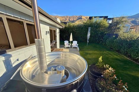 Photo of property in 10 Mcfarlane Terrace, Wanaka, 9305