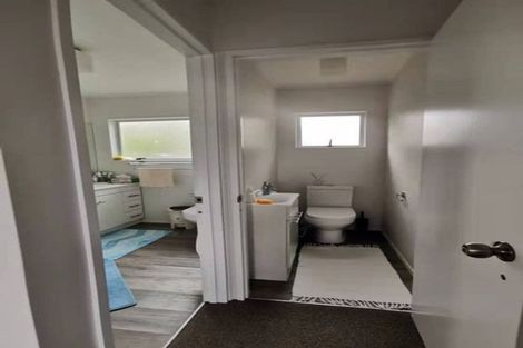 Photo of property in 2/14 Camilla Grove, Totara Vale, Auckland, 0629