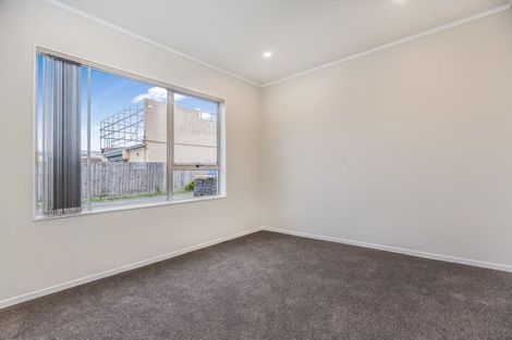 Photo of property in 2/47 Point Chevalier Road, Point Chevalier, Auckland, 1022