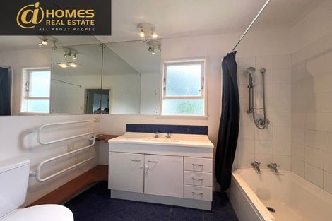 Photo of property in 33 Lynden Avenue, Hillcrest, Auckland, 0627