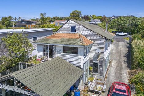 Photo of property in 10 Surf Road, Stanmore Bay, Whangaparaoa, 0932
