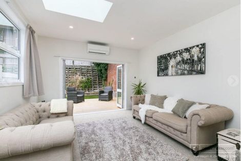 Photo of property in 79 Elizabeth Street, Mount Victoria, Wellington, 6011