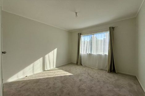 Photo of property in 33 Lagoon Way, West Harbour, Auckland, 0618