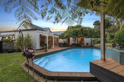 Photo of property in 10 Oban Road, Browns Bay, Auckland, 0630