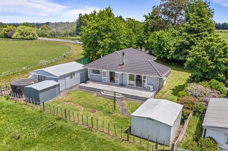 Photo of property in 113 Boord Crescent, Kumeu, 0891