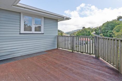 Photo of property in 114 Newlands Road, Newlands, Wellington, 6037