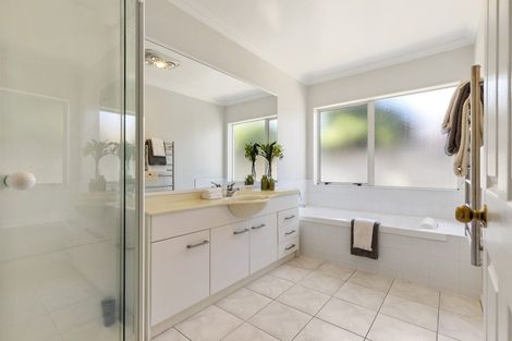 Photo of property in 9 Yarlside Place, Northpark, Auckland, 2013