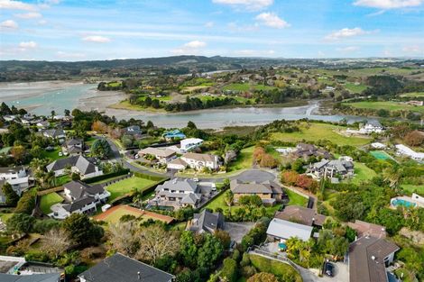 Photo of property in 133 Sandspit Road, Shelly Park, Auckland, 2014