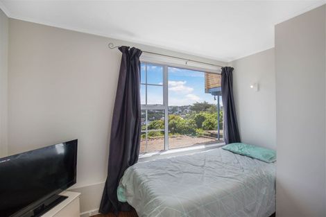 Photo of property in 45 Turville Crescent, Newlands, Wellington, 6037