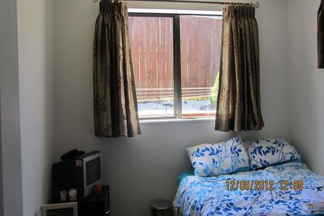 Photo of property in 17 Melmore Place, Pinehill, Auckland, 0632