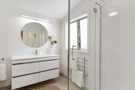 Photo of property in 7a Varlene Terrace, Forrest Hill, Auckland, 0620