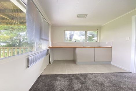 Photo of property in 26 Tawhana Crescent, Red Beach, 0932