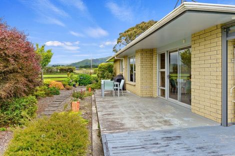Photo of property in 921 State Highway 1, Te Horo, Otaki, 5581