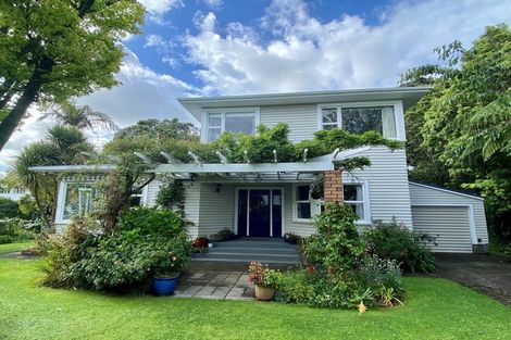 Photo of property in 100 Gover Street, New Plymouth, 4310