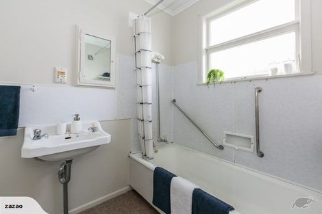 Photo of property in 2/502 Saint Aubyn, Hastings, 4122