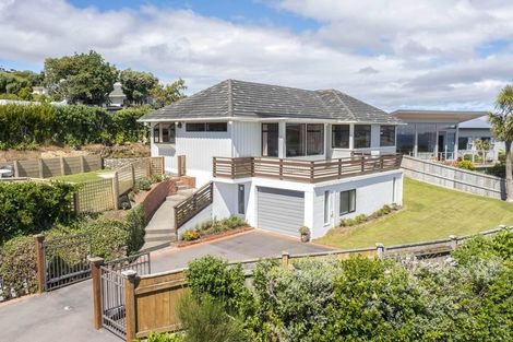 Photo of property in 77 Motuhara Road, Plimmerton, Porirua, 5026