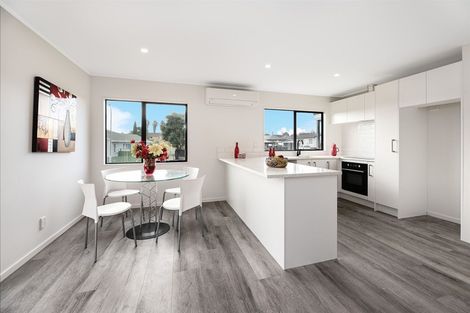Photo of property in 2/24 Bernina Place, Weymouth, Auckland, 2103