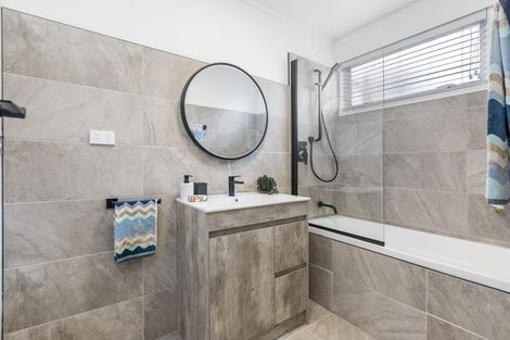 Photo of property in 4/24 Dawnhaven Drive, Te Atatu Peninsula, Auckland, 0610