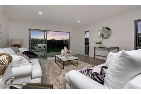 Photo of property in 36 Lumbarda Drive, Kumeu, 0810