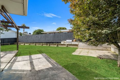 Photo of property in 10 Awaroa Road, Sunnyvale, Auckland, 0612