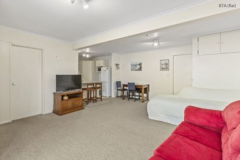 Photo of property in 87 Victory Crescent, Tawa, Wellington, 5028