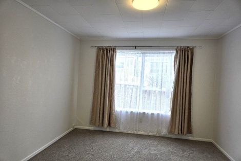 Photo of property in 2/56 Cockayne Crescent, Sunnynook, Auckland, 0620
