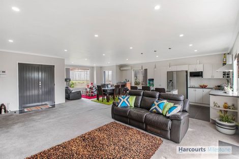 Photo of property in 14 Ebanjane Way, Clendon Park, Auckland, 2103