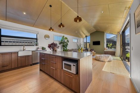 Photo of property in 16 Guthrie Street, Lake Hawea, 9382