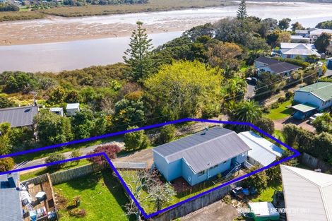 Photo of property in 2/23 Tawa Road, Te Atatu Peninsula, Auckland, 0610