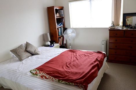 Photo of property in 30a Trinidad Road, Sunnynook, Auckland, 0620