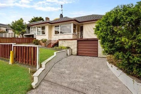 Photo of property in 12 Paragon Avenue, Beach Haven, Auckland, 0626