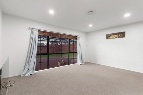 Photo of property in 30 Hercules Drive, Henderson, Auckland, 0612