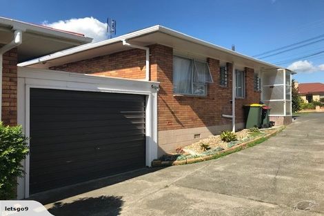 Photo of property in 2/62 Uxbridge Road, Mellons Bay, Auckland, 2014