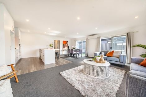 Photo of property in 4 Te Kaeaea Crescent, Wallaceville, Upper Hutt, 5018