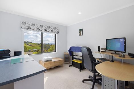 Photo of property in 1 Holcombrooke Lane, Welcome Bay, Tauranga, 3175