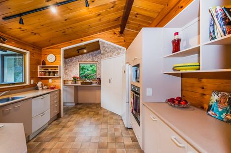 Photo of property in 9 Kohekohe Road, Waikanae, 5036