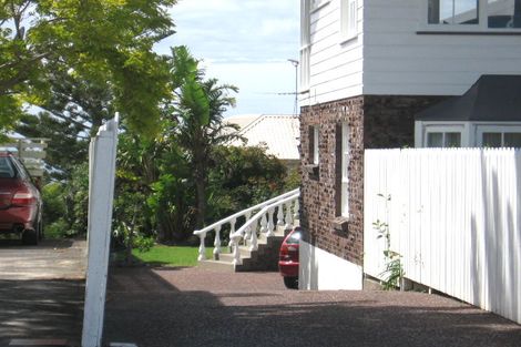Photo of property in 2/33 Gulf View Road, Murrays Bay, Auckland, 0630