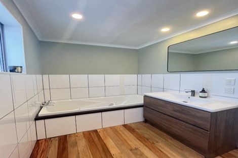 Photo of property in 29 Kiriwai Road, Paremata, Porirua, 5024