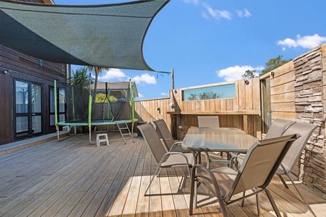 Photo of property in 113 Vipond Road, Stanmore Bay, Whangaparaoa, 0932