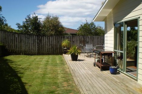 Photo of property in 13 Woodhams Street, Beach Haven, Auckland, 0626