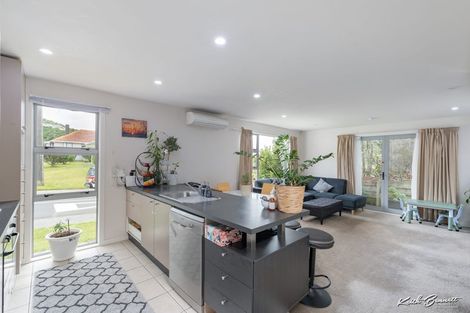 Photo of property in 18a Franklyn Road, Tawa, Wellington, 5028