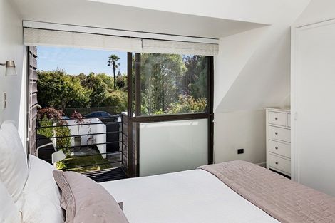 Photo of property in 94b Aikmans Road, Merivale, Christchurch, 8014