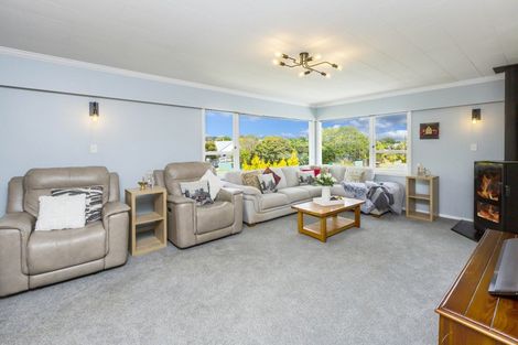 Photo of property in 27 Kentucky Street, Totara Park, Upper Hutt, 5018