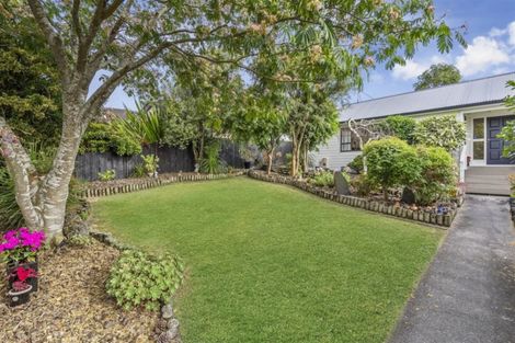 Photo of property in 8 Curacao Place, Half Moon Bay, Auckland, 2012