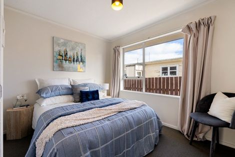 Photo of property in 18a Bracken Road, Newlands, Wellington, 6037
