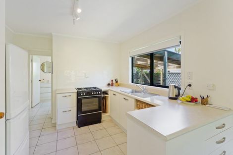 Photo of property in 3 Henare Street, Waikanae Beach, Waikanae, 5036