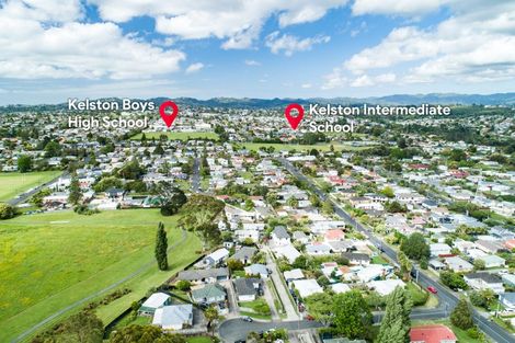 Photo of property in 11 Ingleby Place, Kelston, Auckland, 0602