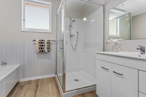 Photo of property in 1 Lakeview Place, Whakatane, 3120