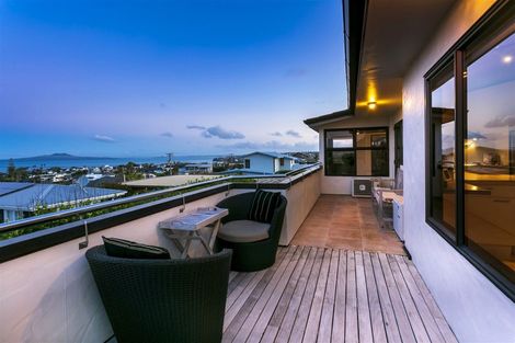 Photo of property in 1/72 Gulf View Road, Murrays Bay, Auckland, 0630